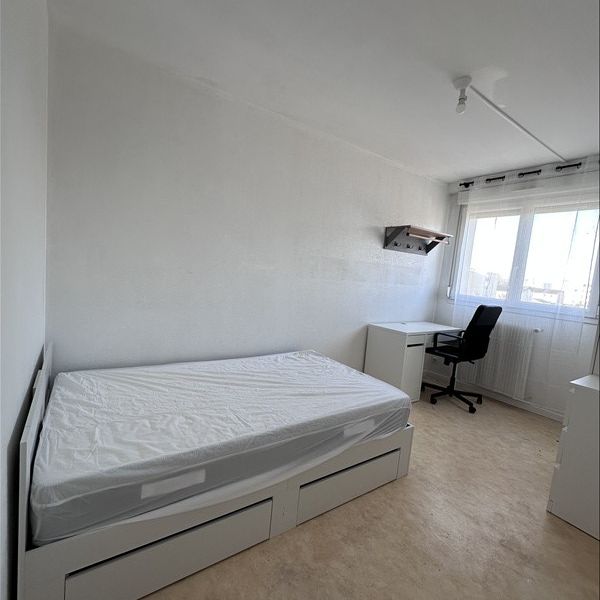 4 pièces - Meublé - 70 m² - 3ème étage - Colocation autorisée - Photo 1