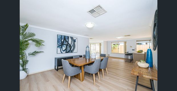 Freshly painted 4 x2 family home - Photo 1