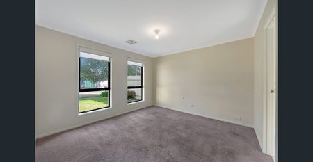 LARGE MODERN FAMILY - 20 MINUTES TO CBD - Photo 2