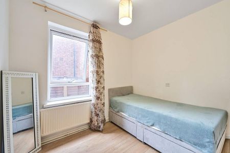 3 bedroom flat to rent - Photo 5