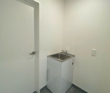 3 BEDROOM - SINGLE LEVEL - NEAR NEW - Photo 6