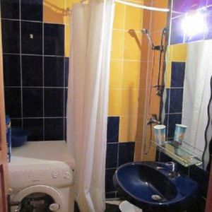 Garsoniera situata in zona Lunei - Fotografie 2