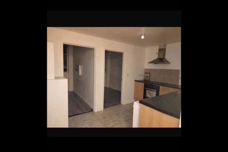 2 Bed Flat, Stuart Street, LU1 - Photo 2