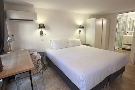 T2 Duplex meublé avec terrasse, eau / élec tout compris - Photo 2