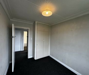 A refreshed decor and easy location! - Photo 1