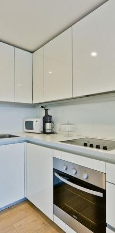 27th floor with stunning views of the cityscape & 24 Hr. Concierge - Photo 1