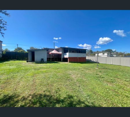19 Bruce Road, Woodridge, Qld 4114 - Photo 2