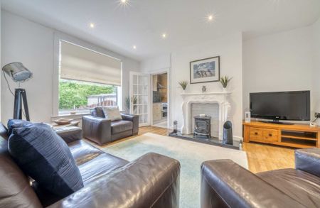 Price £895 pcm - Available Now - Unfurnished - Photo 3