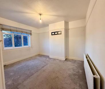 Sexton Avenue, Bedford - Photo 1