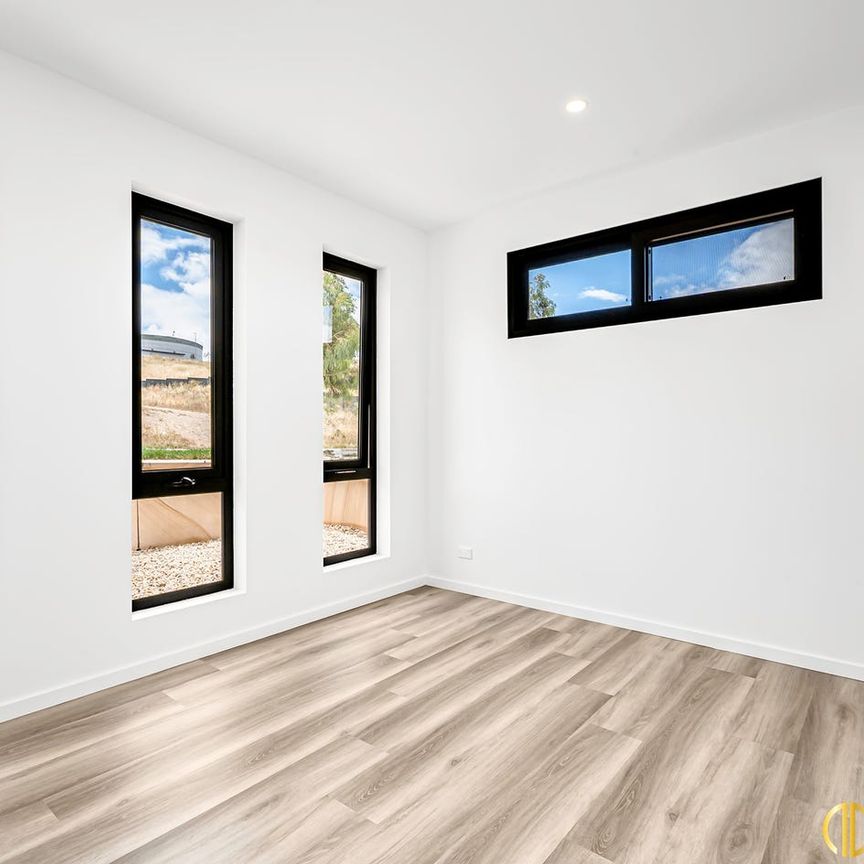 Modern Design Meets Everyday Convenience - Photo 1