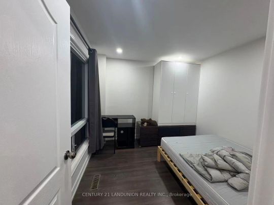 11 Post Horn Grove #(BEDROOM) - Photo 1