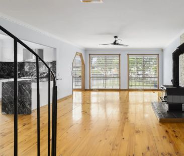 Stylish Family Home with Pool, Bar & Balcony in Prime Werribee Loca... - Photo 6