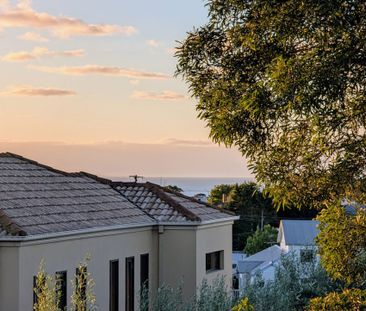 Premium Four-Bedroom Rental with Bay Glimpses! - Photo 3