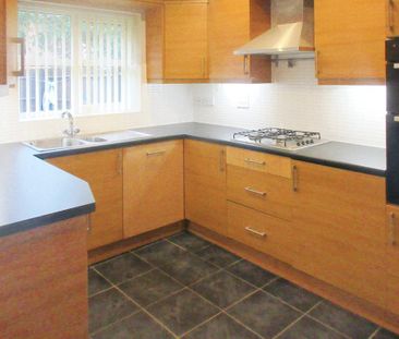4 bedroom detached house to rent - Photo 6