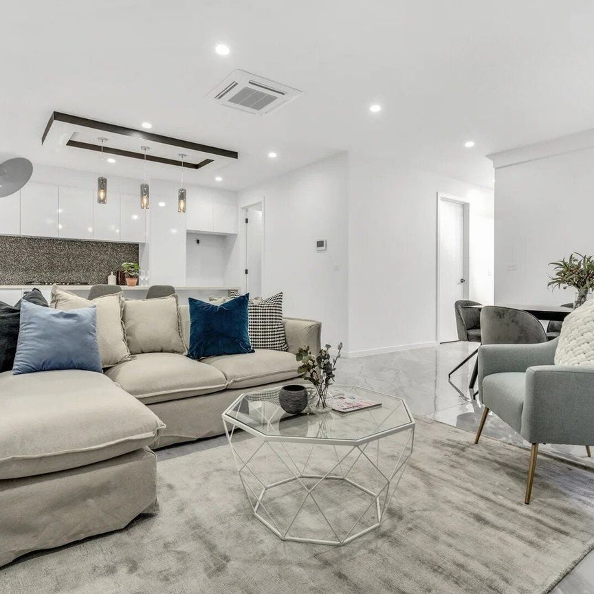 Stunning Family Home in Unbeatable Location! - Photo 1