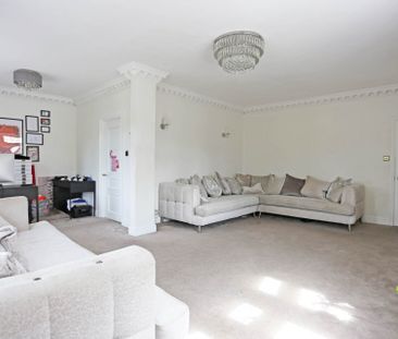 Price £3,000 pcm - Available 22/12/2025 - Part Furnished - Photo 1