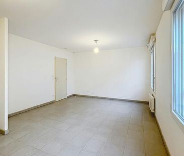 Vénissieux : Spacieux studio avec kitchenette et garage - Photo 3