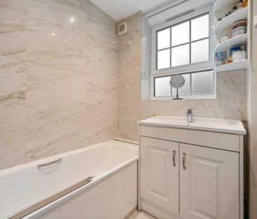 3 bedroom flat to rent - Photo 5