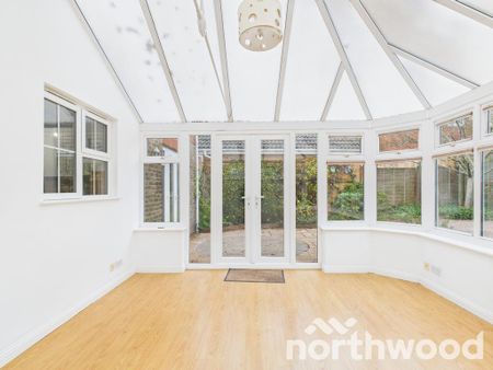 4 bedroom detached house to rent - Photo 3