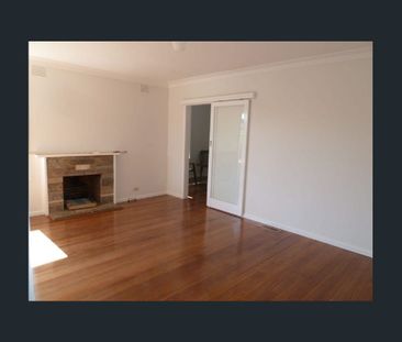 Three bedroom family home - Photo 1