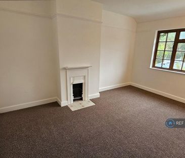 4 bedroom semi-detached house to rent - Photo 6