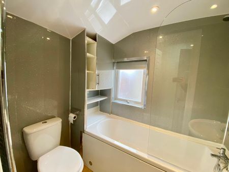 3 bedroom flat to rent - Photo 5