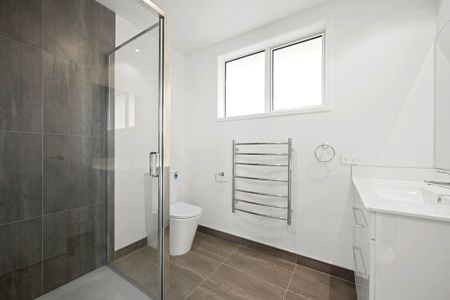 Welcome to your next home – a warm and inviting three-bedroom property that’s super easy to live in. - Photo 5