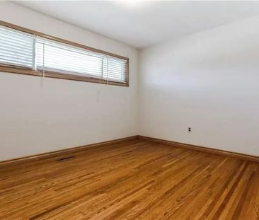 For Lease - 11 Southill Drive, Hamilton, Ontario - Photo 2