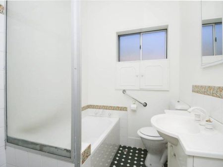 Beautiful & Stylish Family Home &ast;&ast; Available 07&sol;03&sol;25 &ast;&ast; - Photo 5