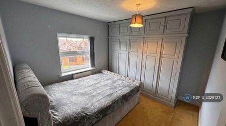 4 bedroom detached house to rent - Photo 3