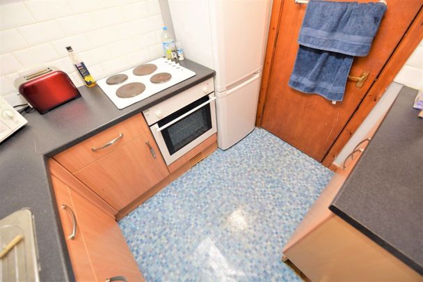 1 bedroom Flat in Flat C, Leeds - Photo 1