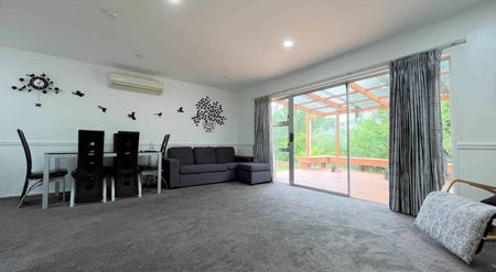 BEAUTIFUL 3 BEDROOM HOME WITH GREAT INDOOR OUT... - Photo 3