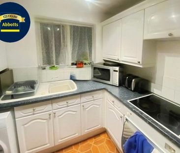 S O U T H W O O D H A M F E R R E... - Photo 3