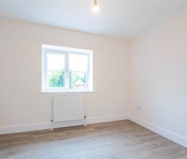 2 bed Upper Floor Flat for rent - Photo 3