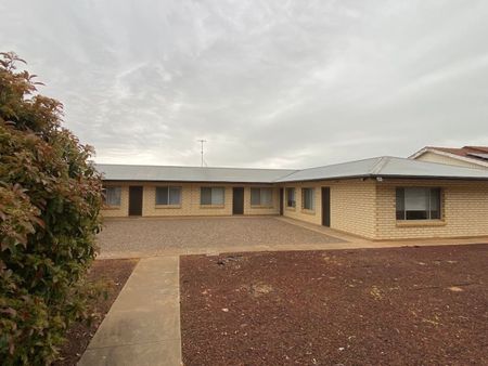 Neat One Bedroom Unit in Quiet Group - Photo 2