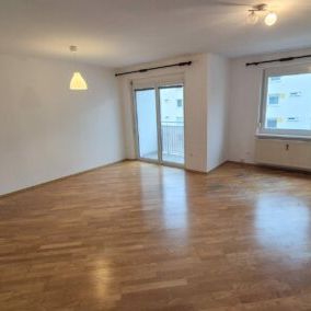 Lichtdurchflutete 2 Zimmer Wohnung mit Balkon - Photo 1