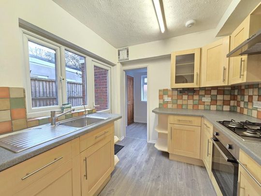 3 bedroom semi-detached house to rent - Photo 1