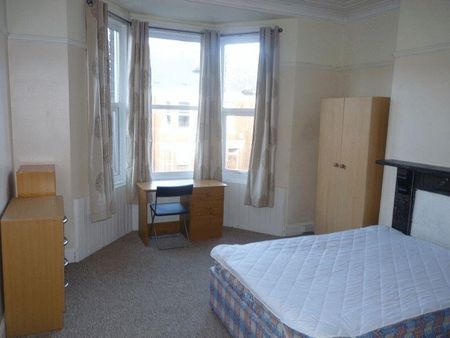 3 bedroom flat to rent - Photo 4