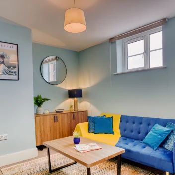 3 Bedrooms - Photo 1