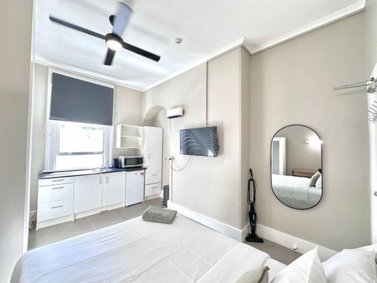 Ensuite Room for Rent in the Heart of Oxford Street - Photo 1