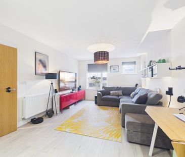 2 bedroom in Heron Way, Berkshire - Photo 1