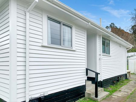 2 Bedroom in Stokes Valley - Photo 5