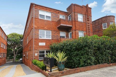 Renovated Apartment with Parking in Convenient Location in the Heart of Bondi Junction - Photo 4