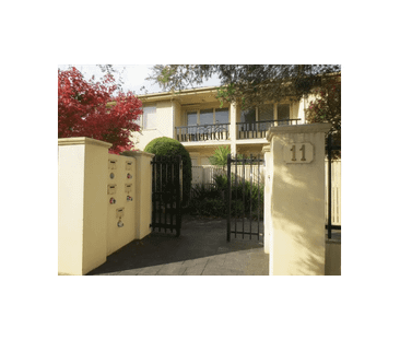 Spacious Apartment in Heart of Carnegie - Photo 6