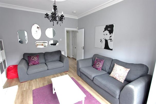 4 bedroom terraced house to rent - Photo 1