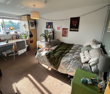 6 Bed Terraced House, Greenbank Road, L18 - Photo 2