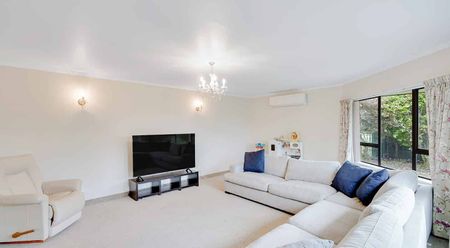 3 Bedroom in Cambridge - Photo 2