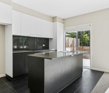 A modern townhouse designed for effortless living - Photo 6