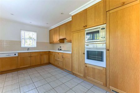 A delightful home situated within the exclusive Virginia Park development. - Photo 4