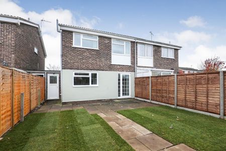 3 bedroom semi-detached house to rent - Photo 3